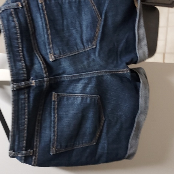 Shorts - Picture 4 of 4